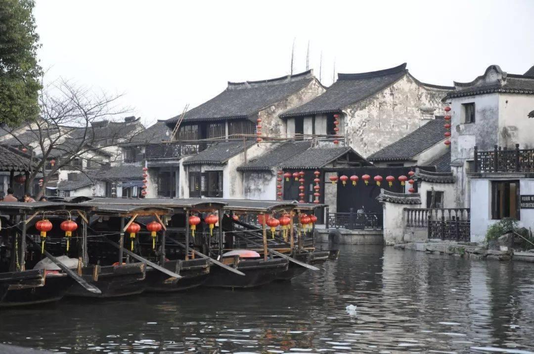 前Bigbang成员李胜利现身友人婚礼，身材发福面相变化大